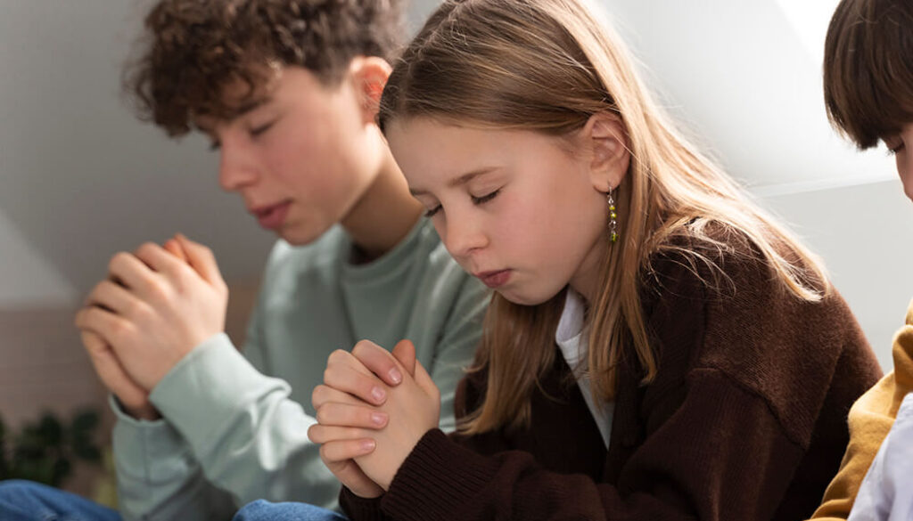 christian-family-praying-together (1)