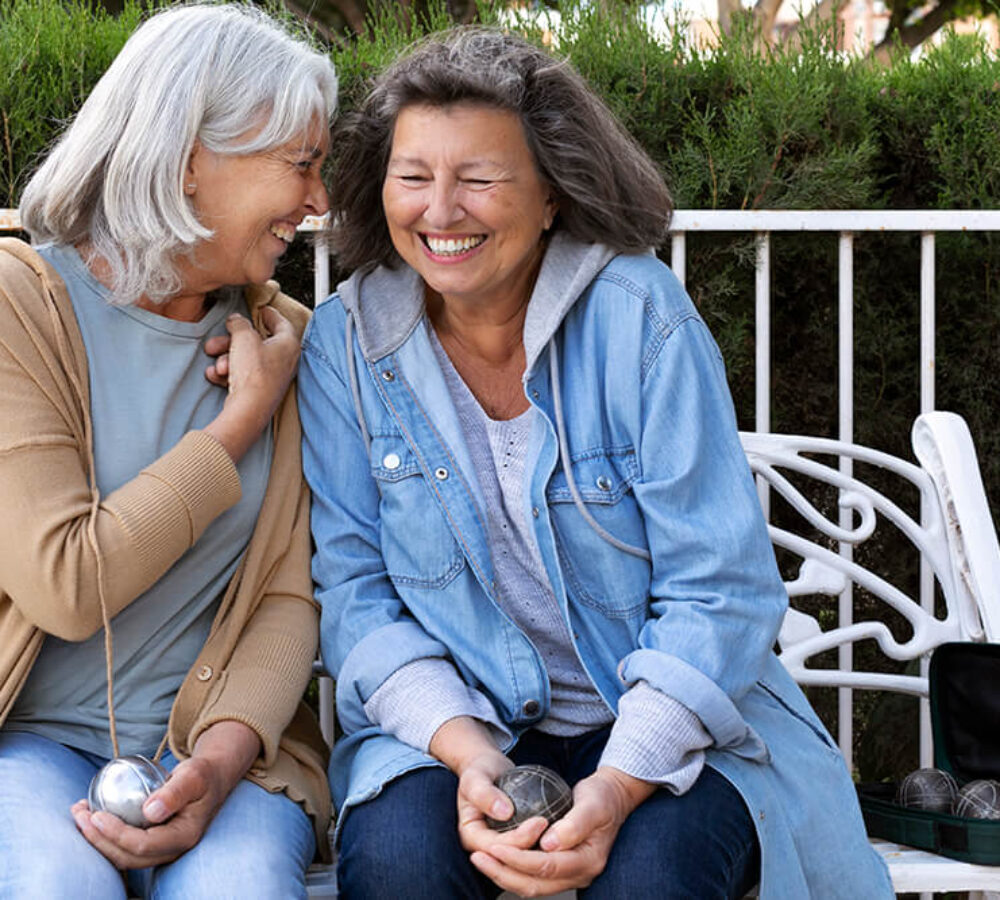 elderly-friends-playing-petanque (1)