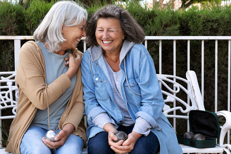 elderly-friends-playing-petanque (1)