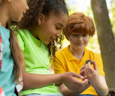 kids-spending-time-together-nature (1)