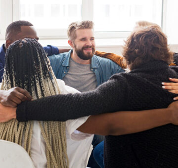 medium-shot-people-hugging-meeting (1)