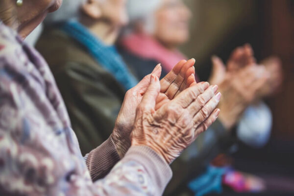 hands-elder-woman-applauding-conference (1)